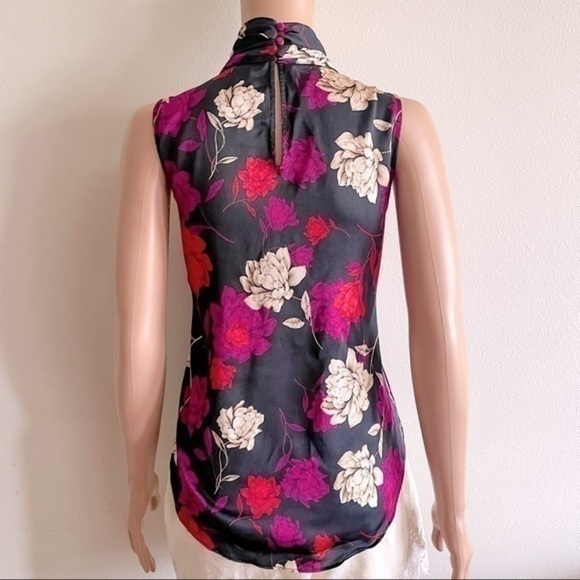 Vince Camuto Floral Top - Picture 10 of 11